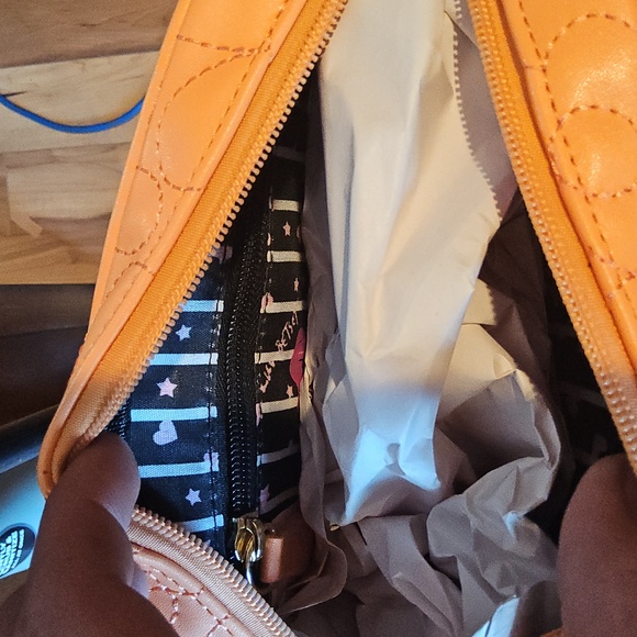 NWT ORANGE LUV BETSEY QUILTED FLOWER CROSSBODY w/POUCH - Picture 7 of 8